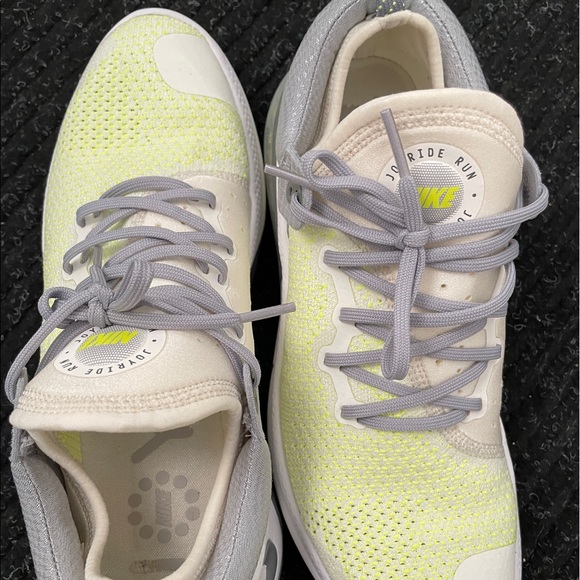 Jordan Run Men Running Shoe - Picture 2 of 3